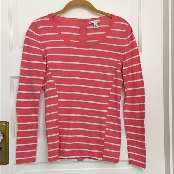 Like New Banana Republic Buttonback Sweater - Picture 3 of 6